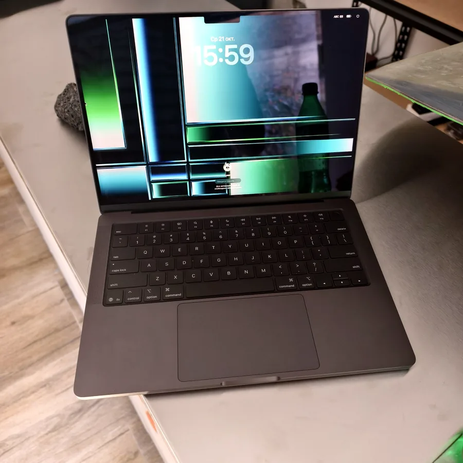 MacBook Pro 14 M5, 16/512, отличное состояние