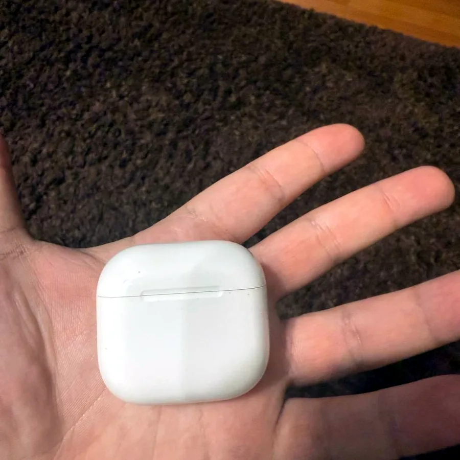 AirPods 4 с шумоподавлением