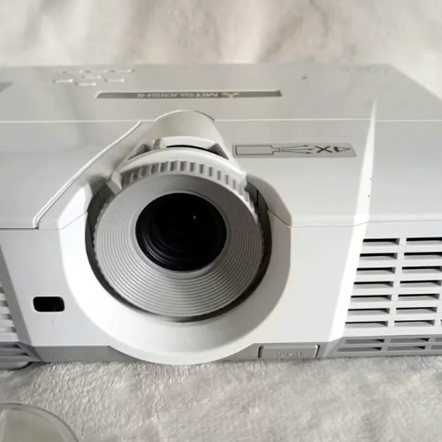 Проектор Mitsubishi XD500U