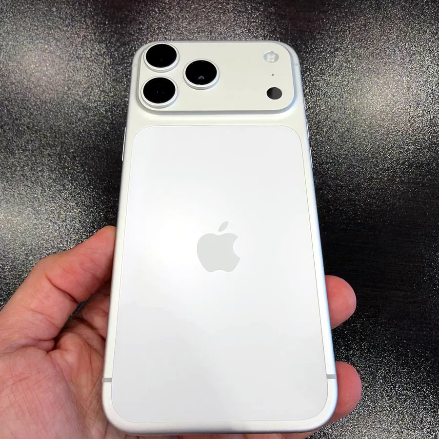 iPhone 17 Pro Max Silver 256GB, идеальное состояние