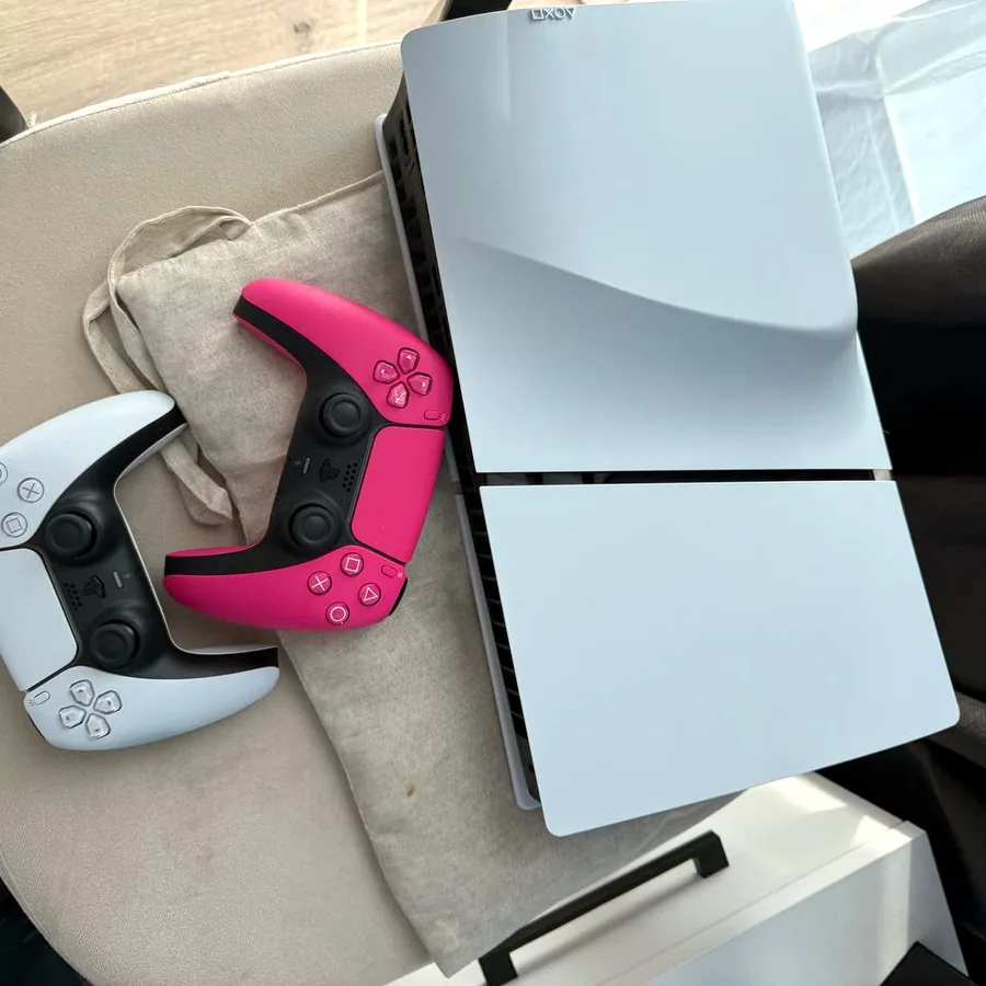 PlayStation 5, 1 TB, с джойстиком и игрой
