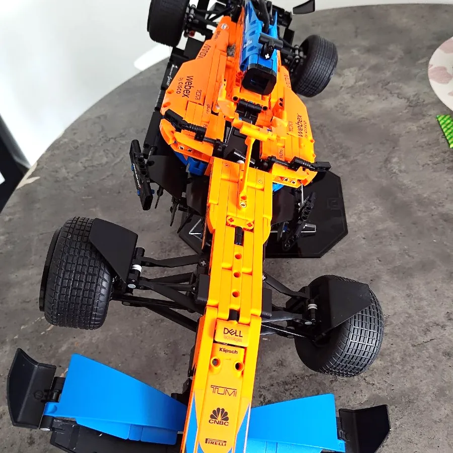 Lego Technic 42141 McLaren Formula 1 с подставкой