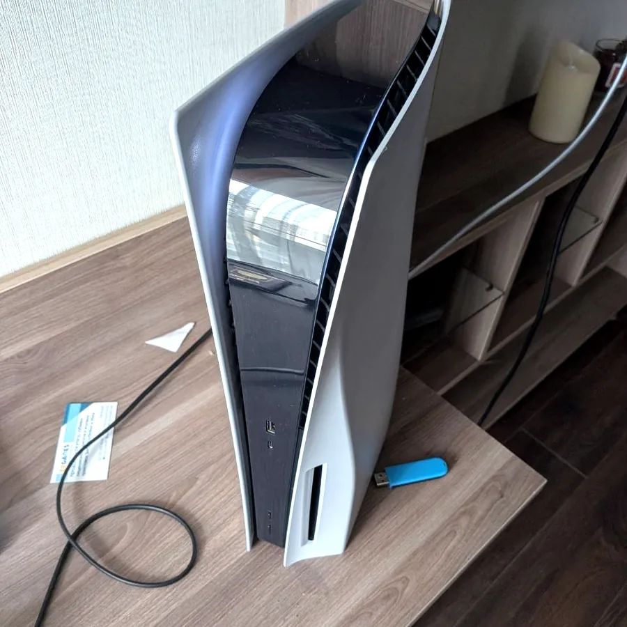 PlayStation 5 1TB с геймпадом