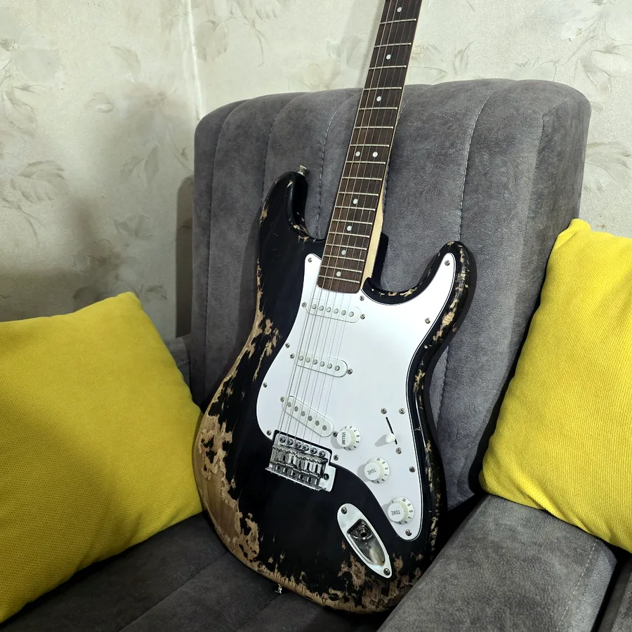 Гитара Squier by Fender Stratocaster, релик