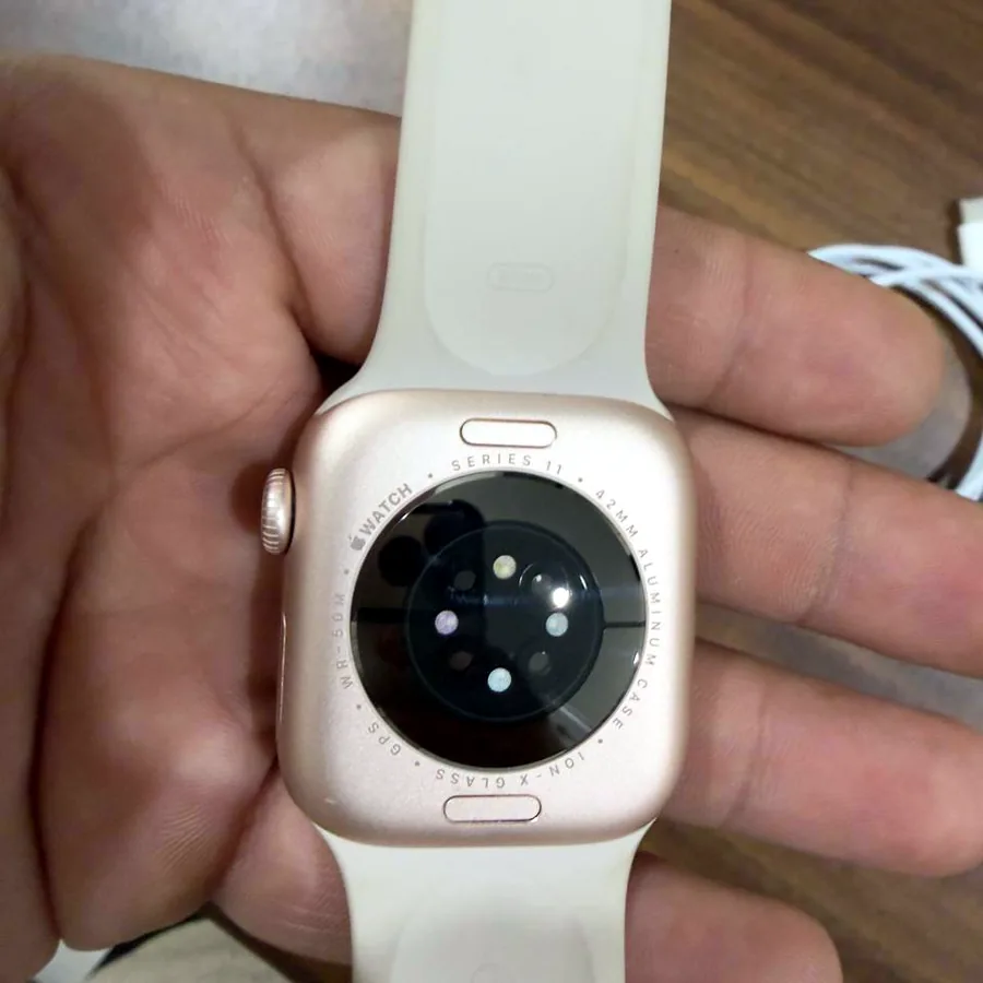 Apple Watch 11, 42 мм, gold, новые