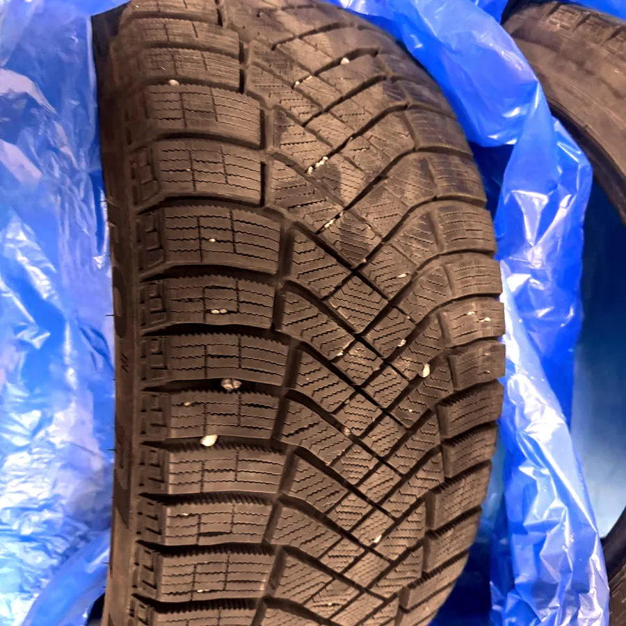 Зимние шины Pirelli Ice Zero FR 245/40 R18, комплект 4 шт