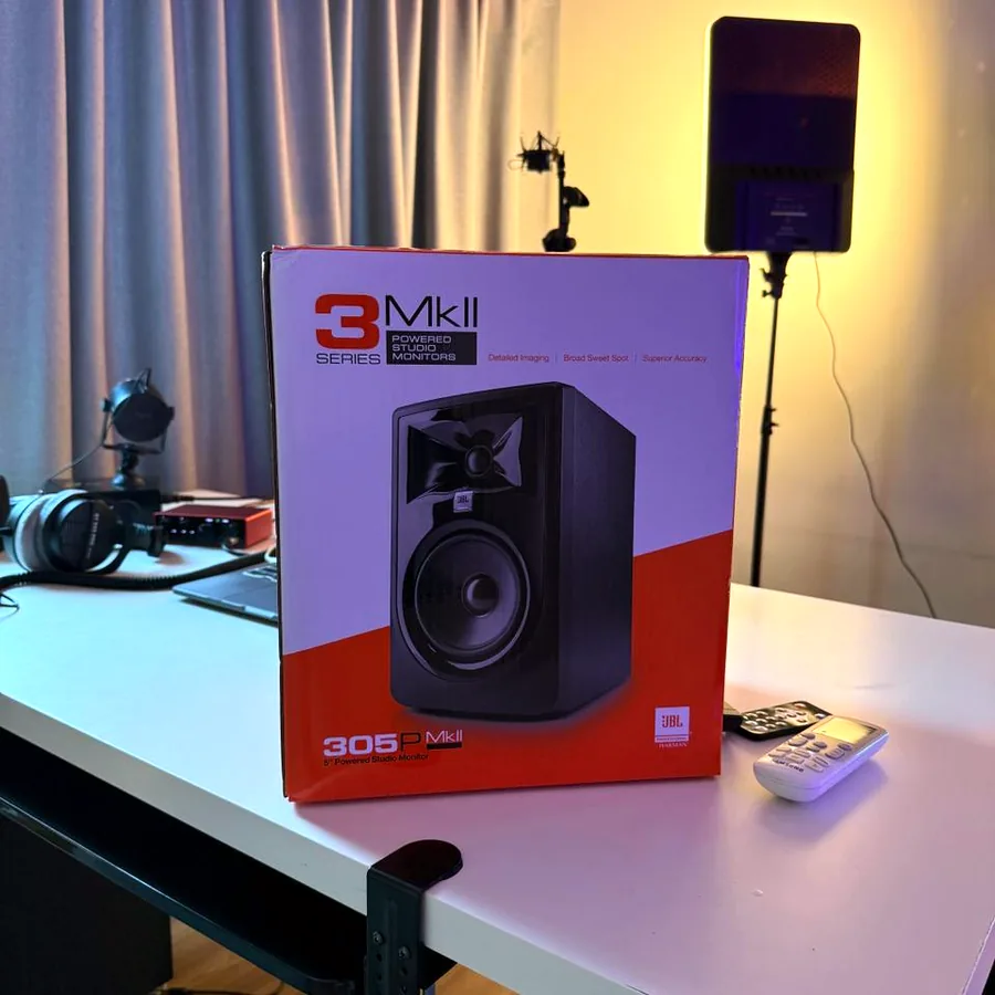 Студийные мониторы JBL 305P MkII, пара