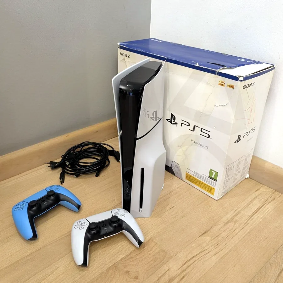 PlayStation 5 Slim с дисководом, два геймпада