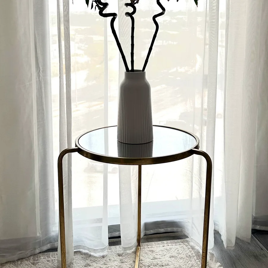 Столики, 300 AED