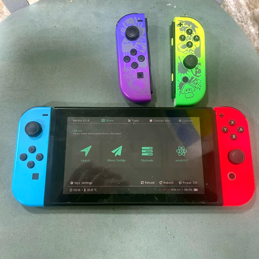 Nintendo Switch первой ревизии, прошитая, полный комплект