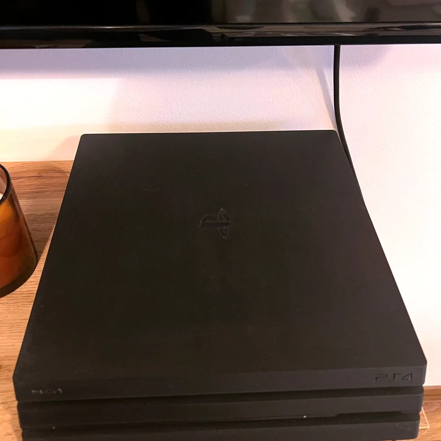 PlayStation 4 Pro с 3 играми