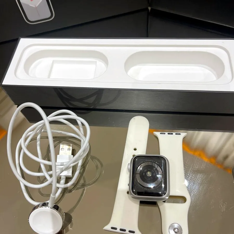 Apple Watch 5, 40 mm