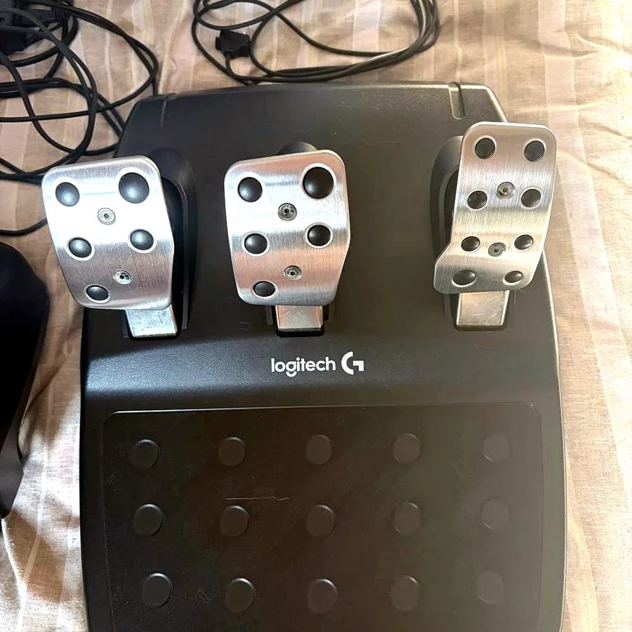 Logitech G29 с коробкой передач Driving Force Shifter