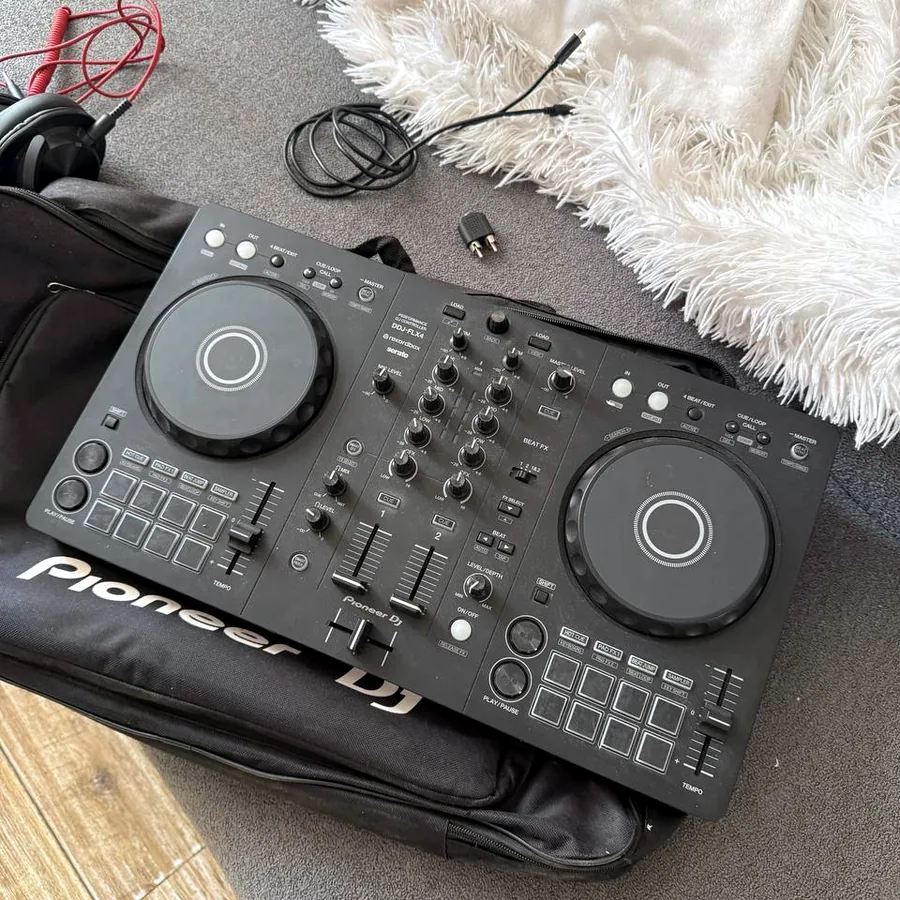 Pioneer DJ DDJ-FLX4, пульт в хорошем состоянии