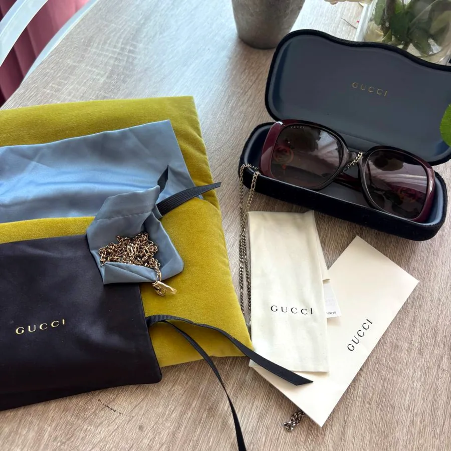 Очки Gucci с цепочкой