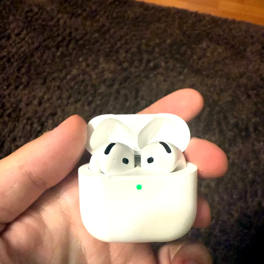 AirPods 4 с шумоподавлением