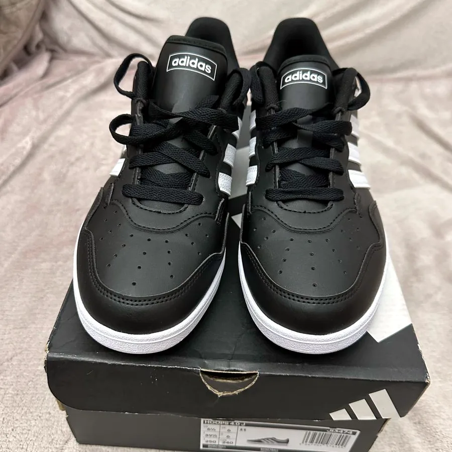 Кроссовки Adidas, размер 39⅓, новые