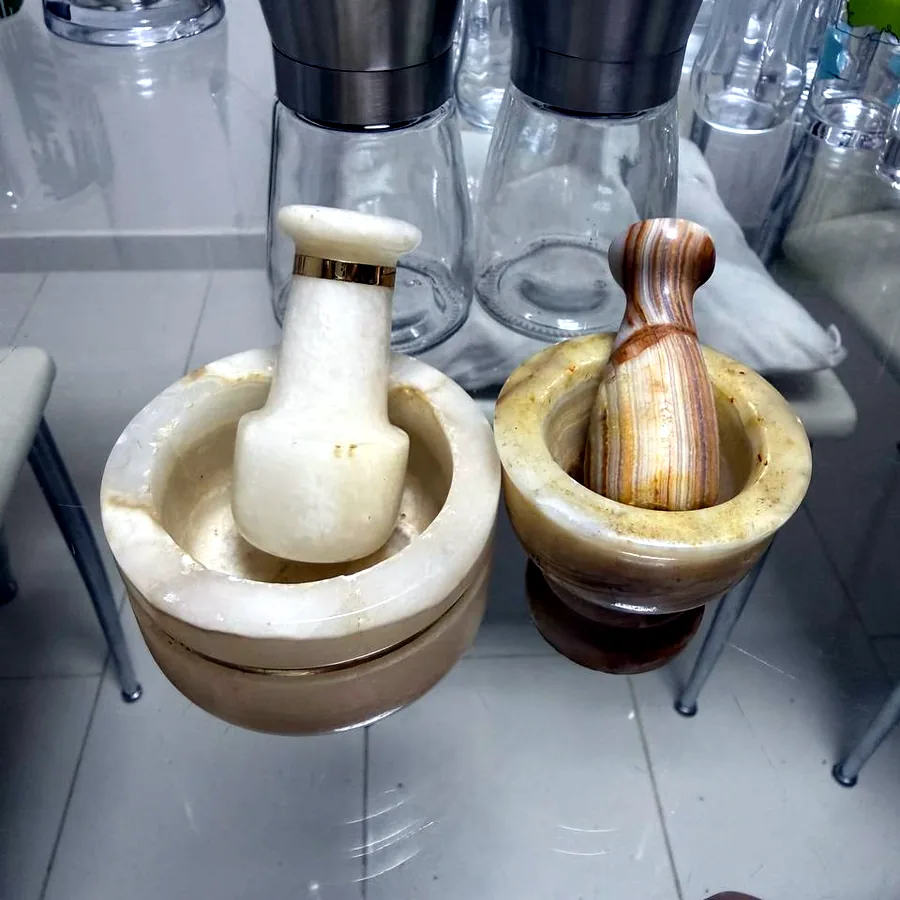 Мраморная и ониксовая ступки с пестиком