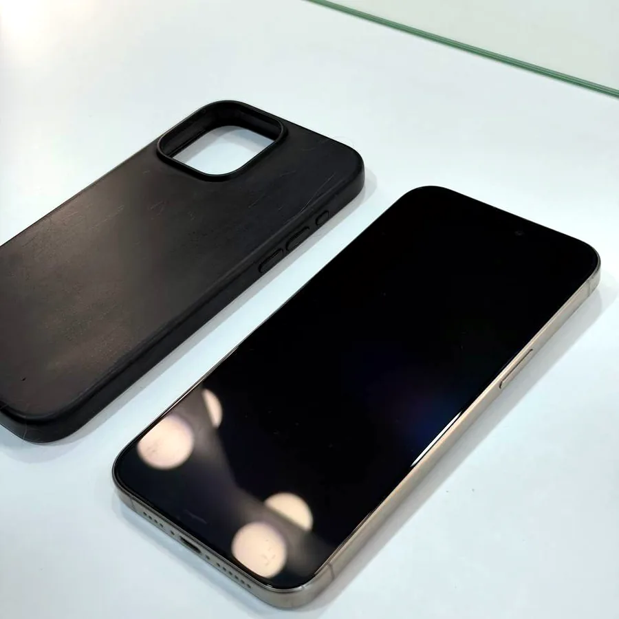 iPhone 15 Pro Max, разбита задняя камера
