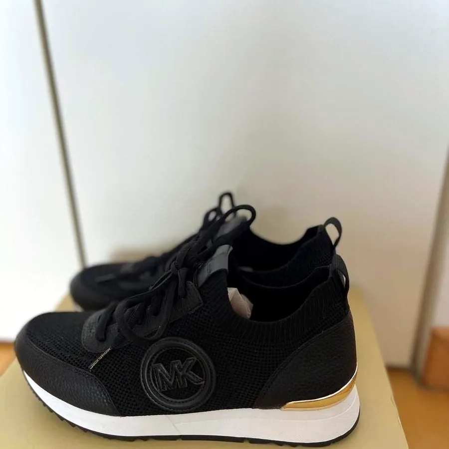 Кроссовки Michael Kors, размер 38, новые