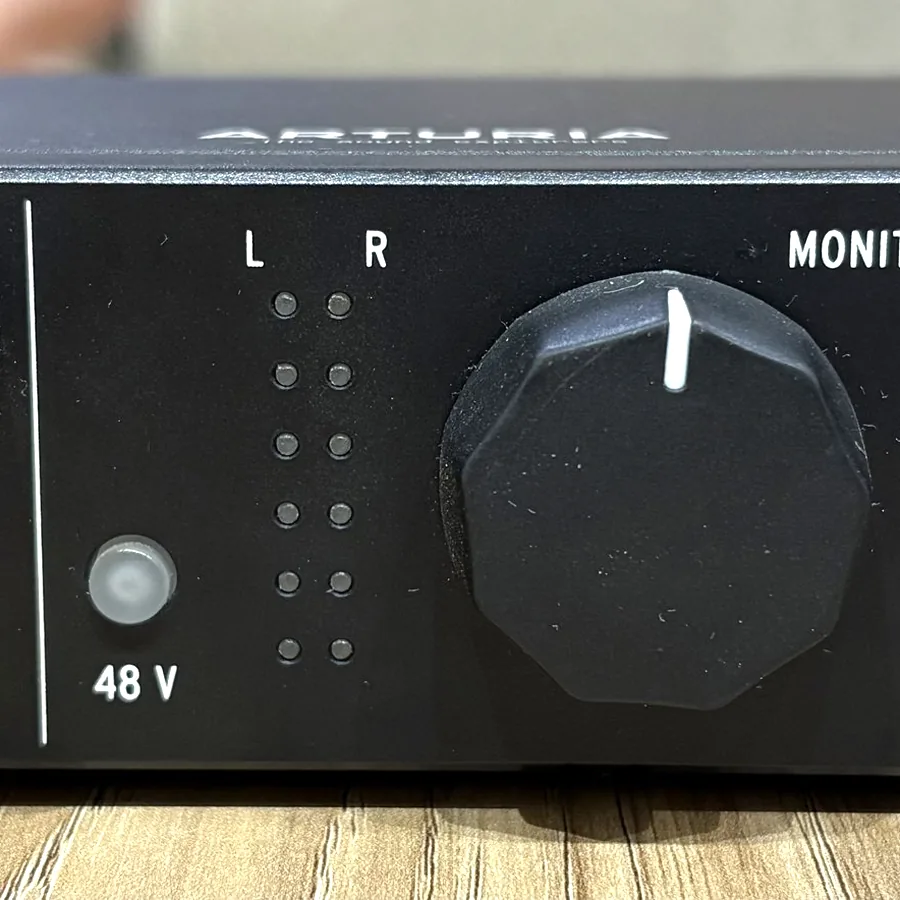 Аудиокарта Arturia Mini Fuse 1