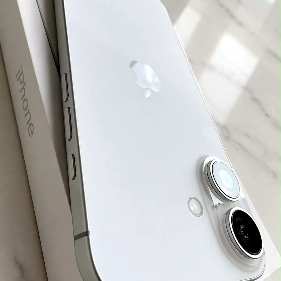 iPhone 17, 256 ГБ, белый
