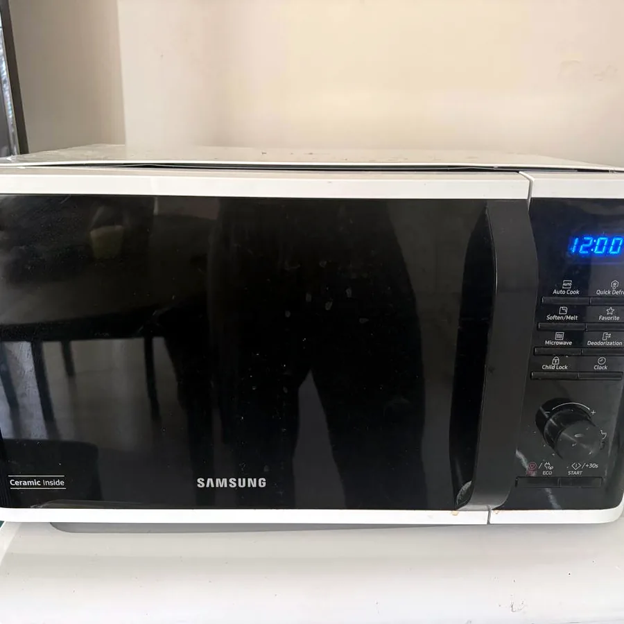 Микроволновка Samsung MS23K3515AW на запчасти