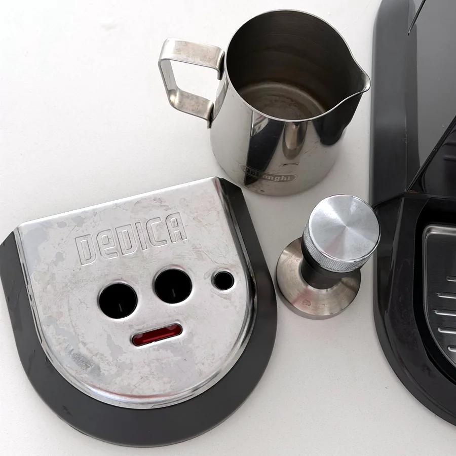 Кофеварка De'Longhi Dedica с кофемолкой