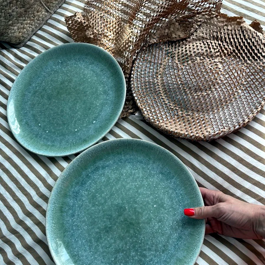 Три тарелки West Elm, фарфор