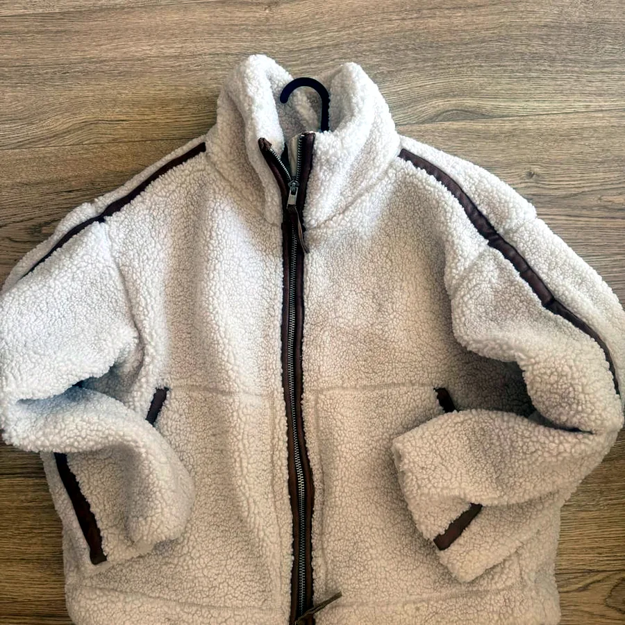 Плюшевая куртка H&M, размер M