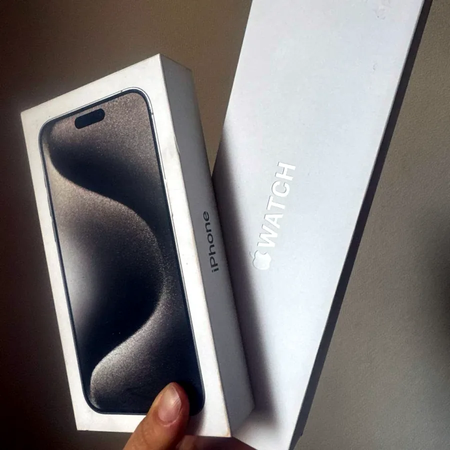 Коробки от iPhone 15 ProMax и Apple Watch