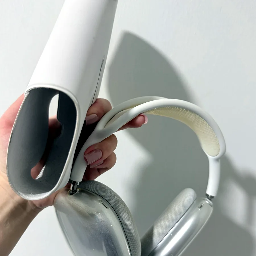 AirPods Max Lightning