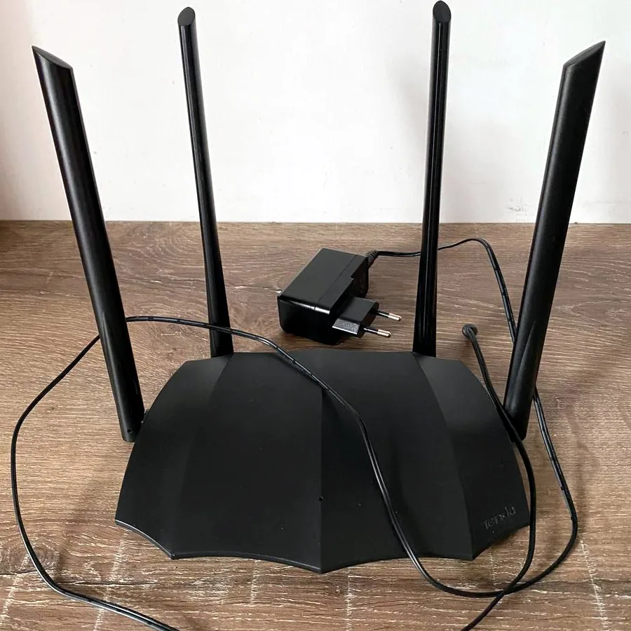 Wi-Fi маршрутизатор Tenda AC8 V4.0