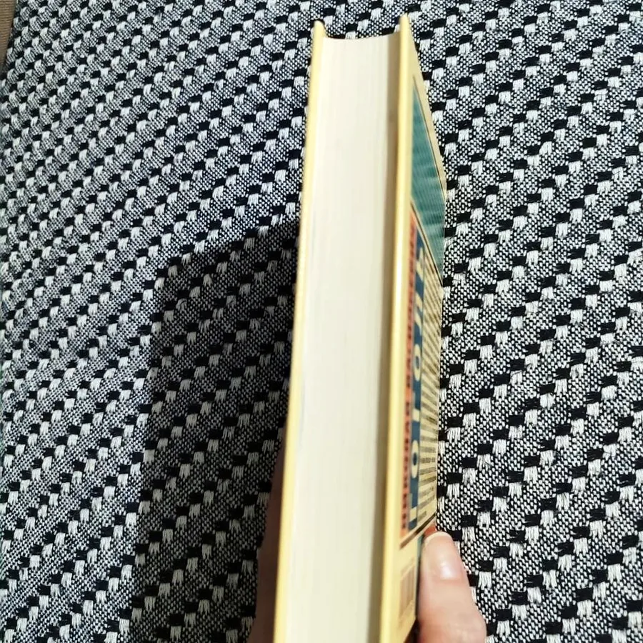 Книга в твёрдом переплёте