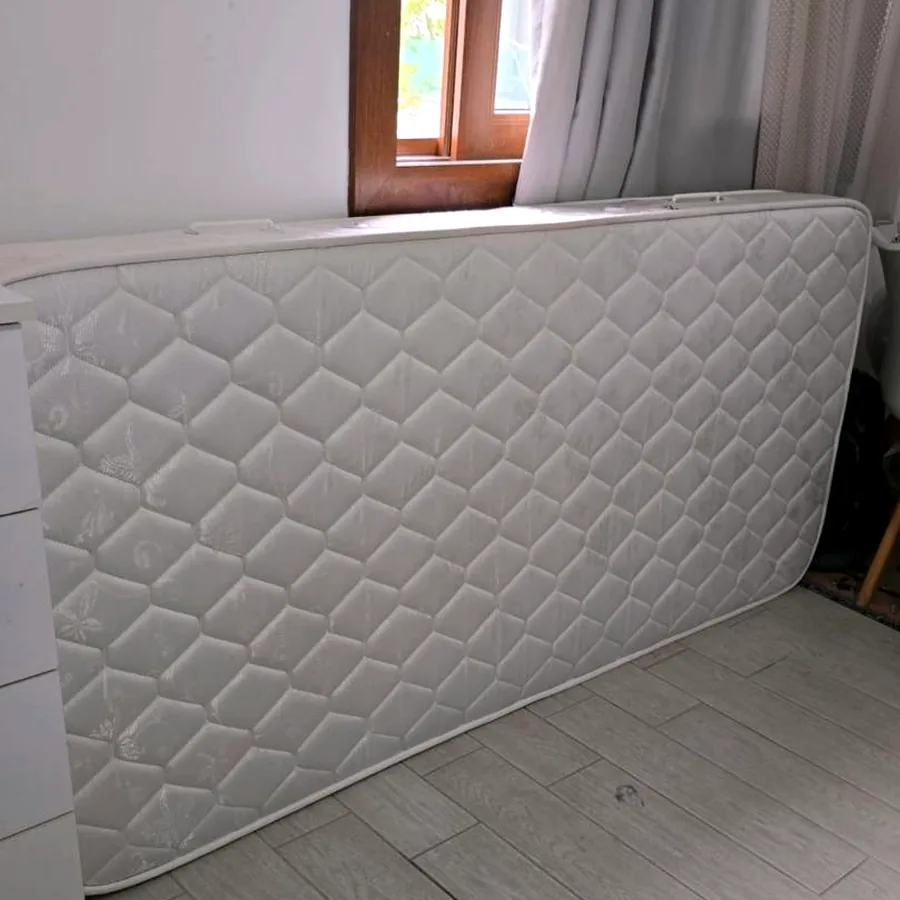 Односпальная кровать 90×200 см с матрасом