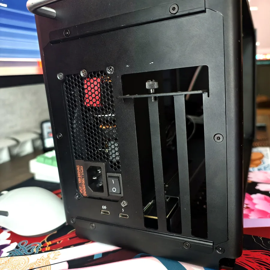 eGPU с блоком питания 550W, Thunderbolt 4