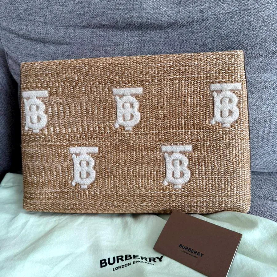 Клатч Burberry, как новый