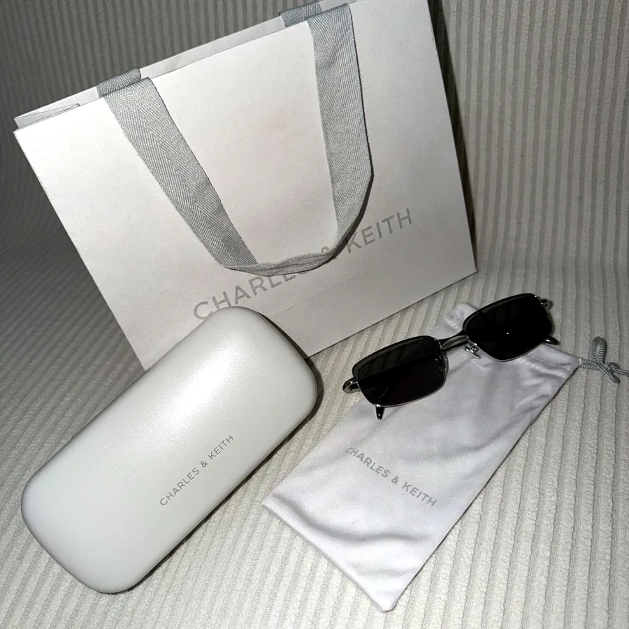 Солнечные очки Charles&Keith, новые