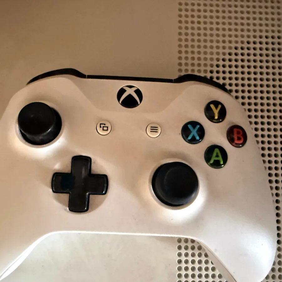 Xbox One 500 ГБ, отличное состояние