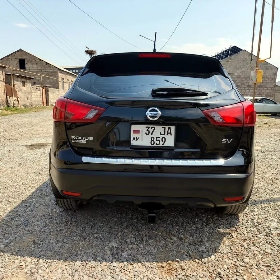 Nissan Rogue Sport SV 2017, пробег 104 443 мили