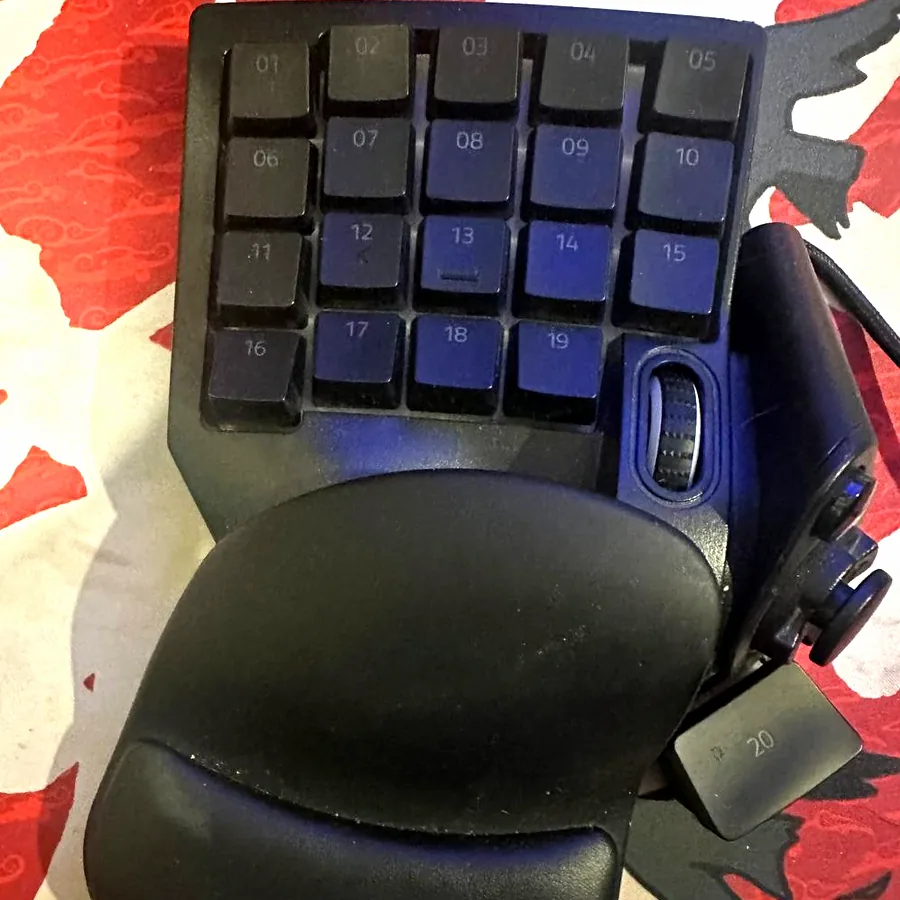 Кейпад Razer Tartarus V2, идеальное состояние