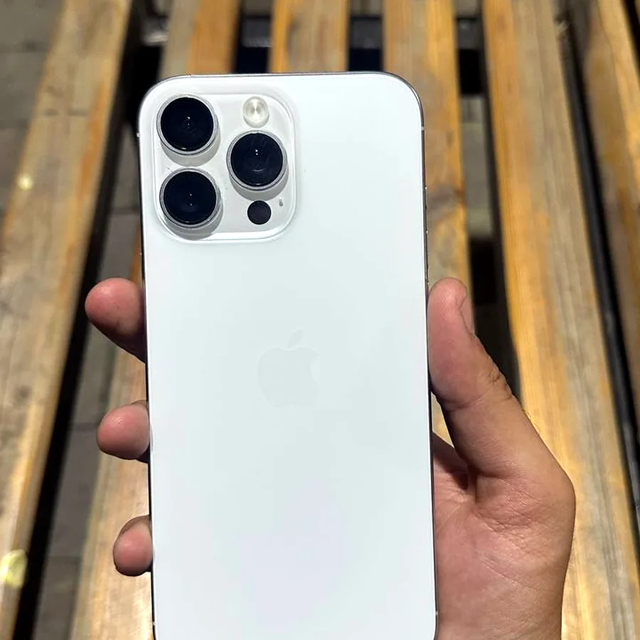 iPhone 16 Pro Max, 256 ГБ, отличное состояние
