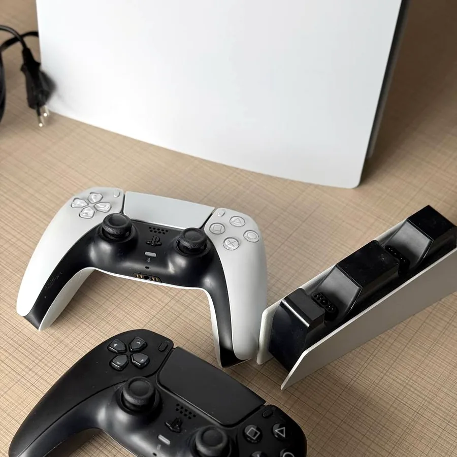 PlayStation 5 Disc Edition, Launch Edition