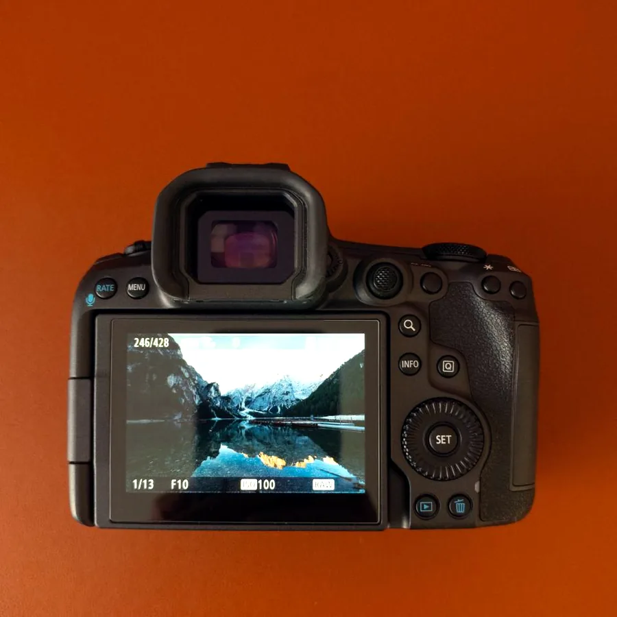 Canon EOS R5 Mark II, пробег менее 2000 кадров