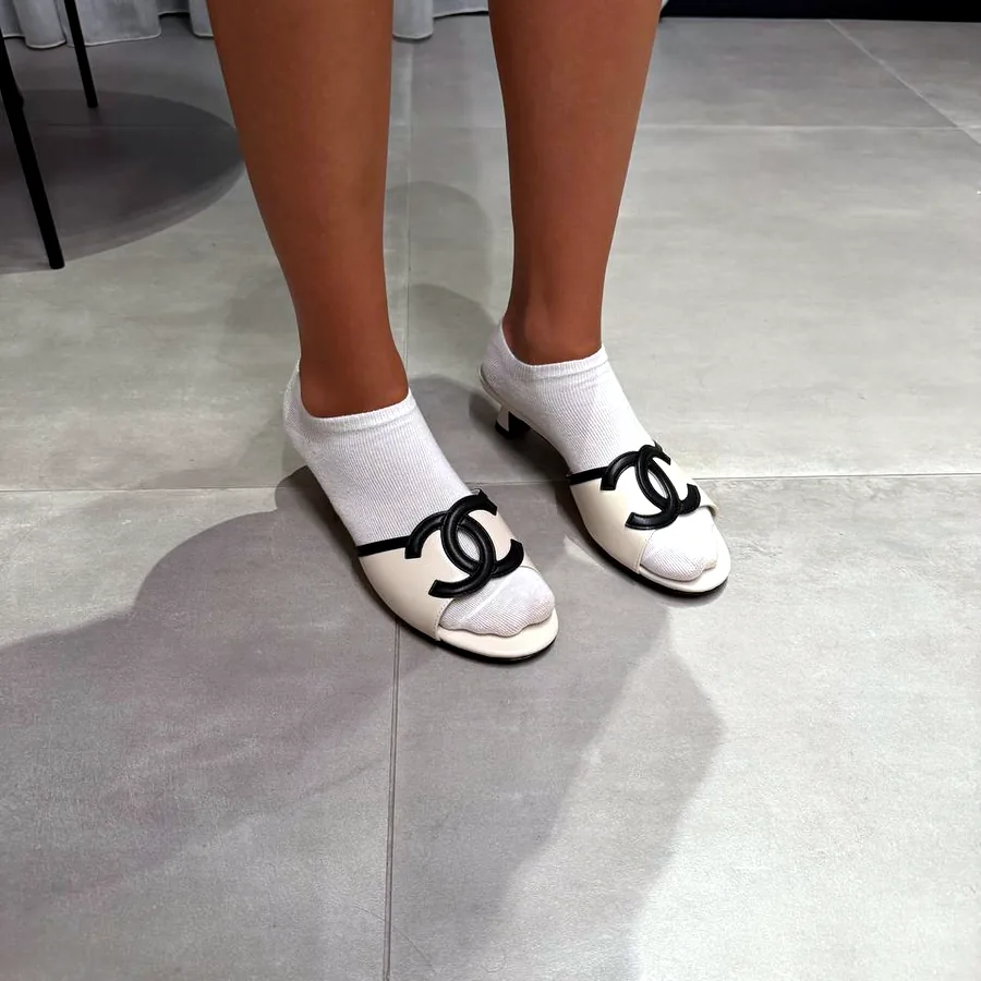 Туфли Chanel White & Black Leather CC Logo, размер 40
