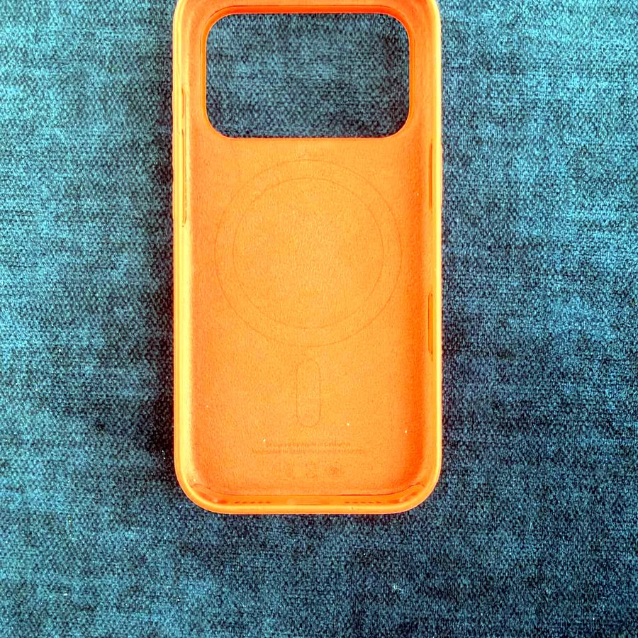 Чехол Apple iPhone 17 Pro с ремешком Crossbody