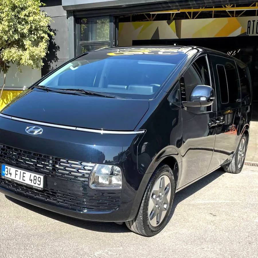 Hyundai Staria 2022, 2.2 дизель, пробег 30 000 км
