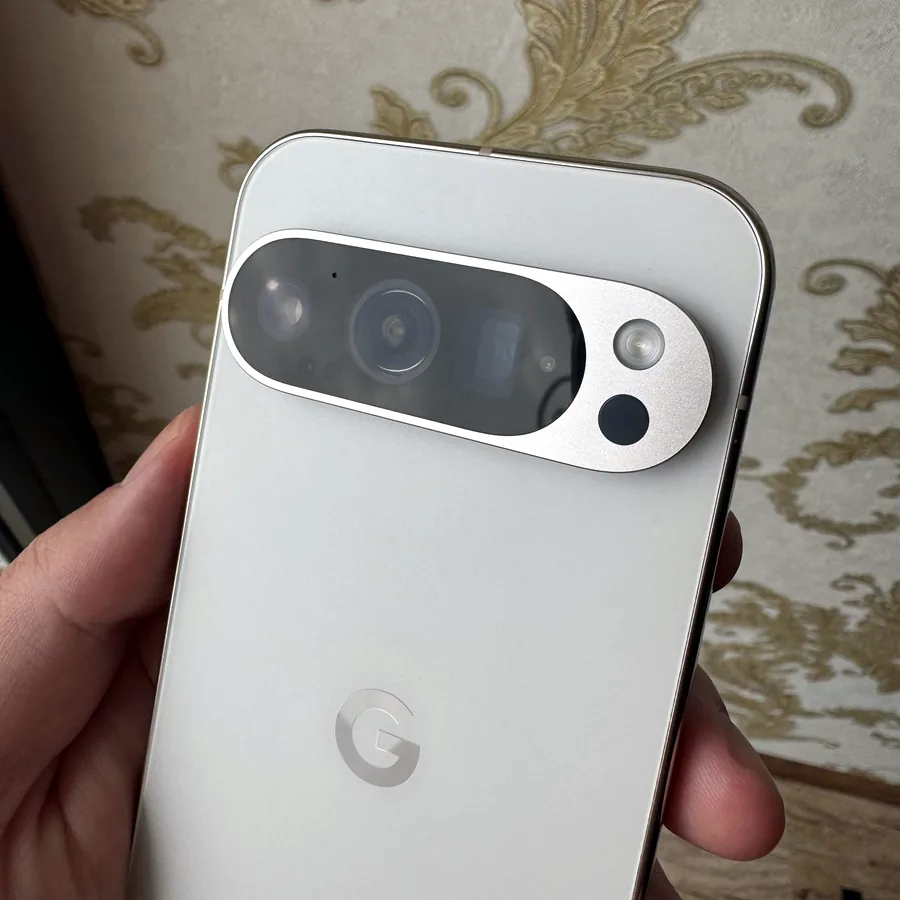 Google Pixel 9 Pro 16/256GB с аксессуарами