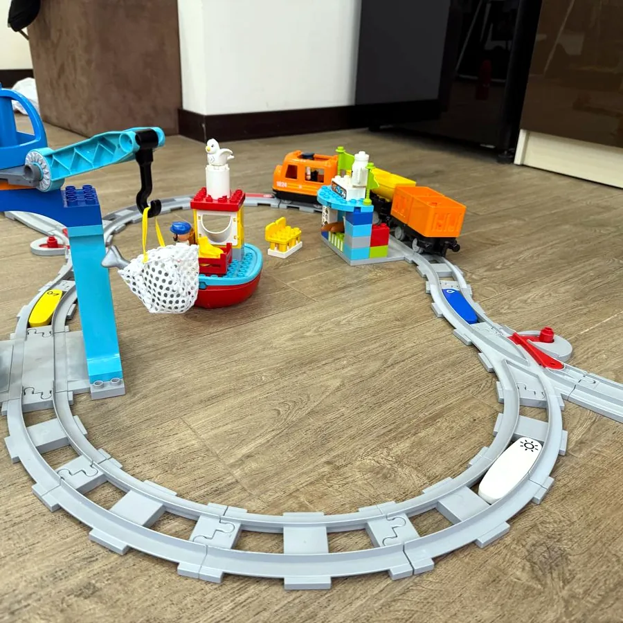 Lego Duplo, поезд на батарейках