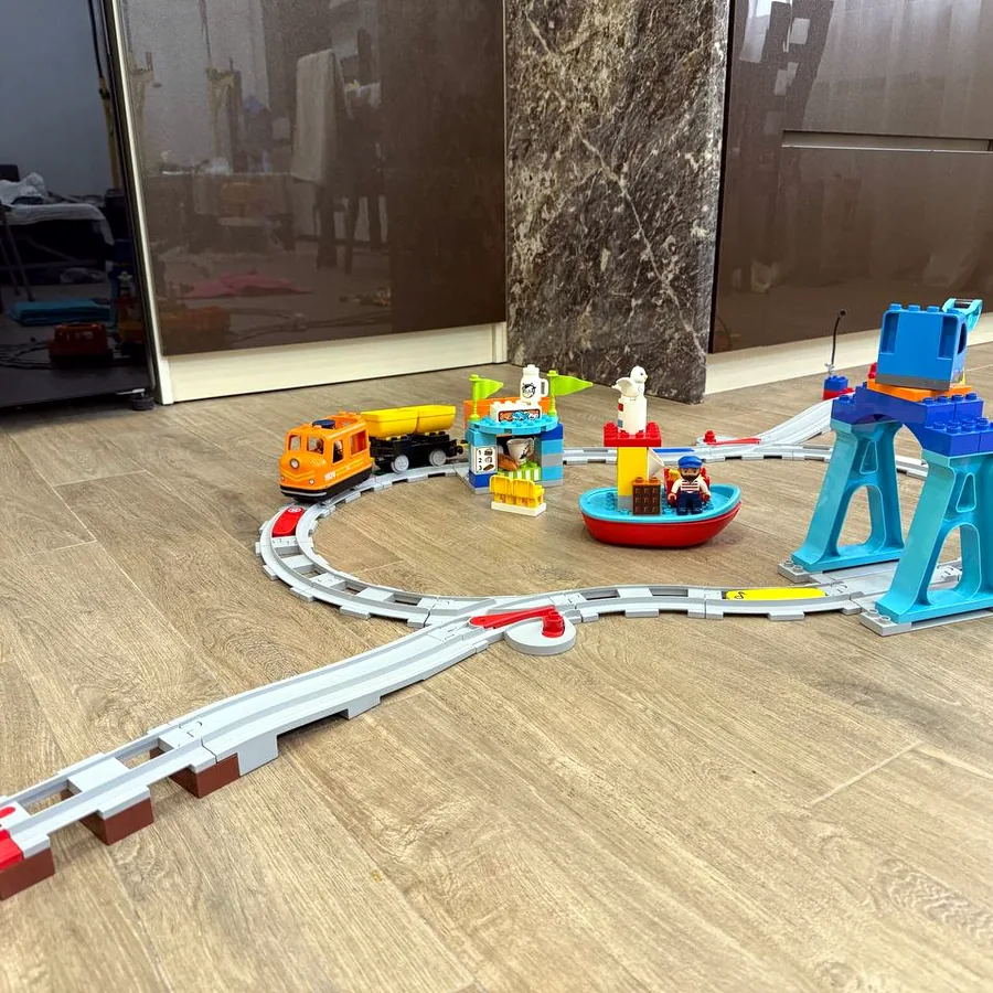 Lego Duplo, поезд на батарейках
